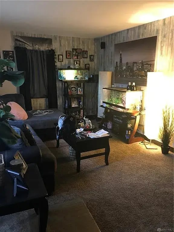 Building Photo - 802 Uhrig Ave