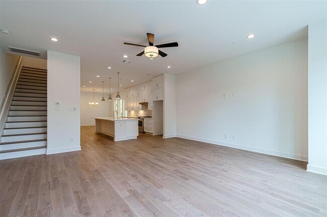 Building Photo - 5210 Schuler St