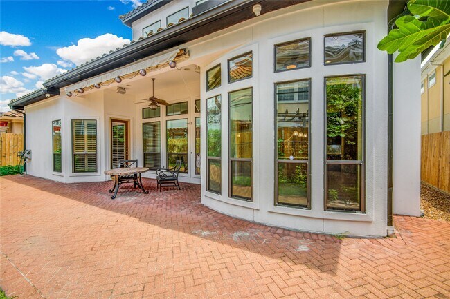 Building Photo - 5346 Val Verde St