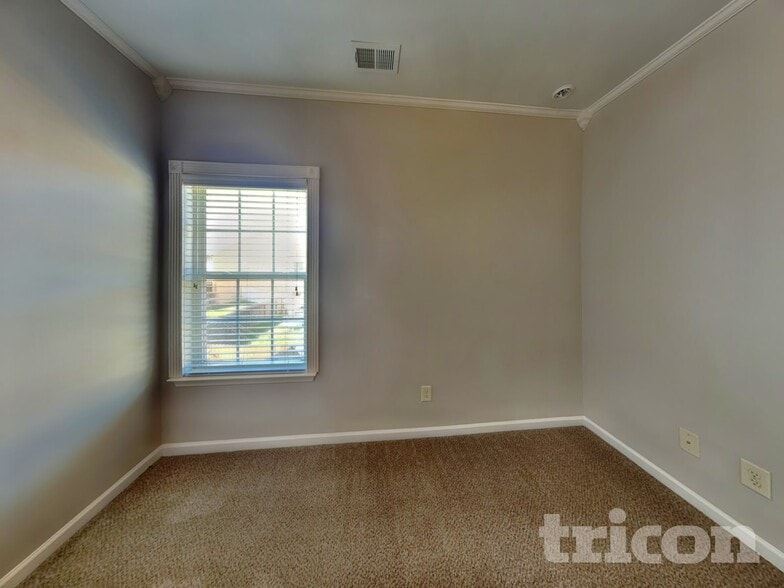 Building Photo - 21 Howard Ave