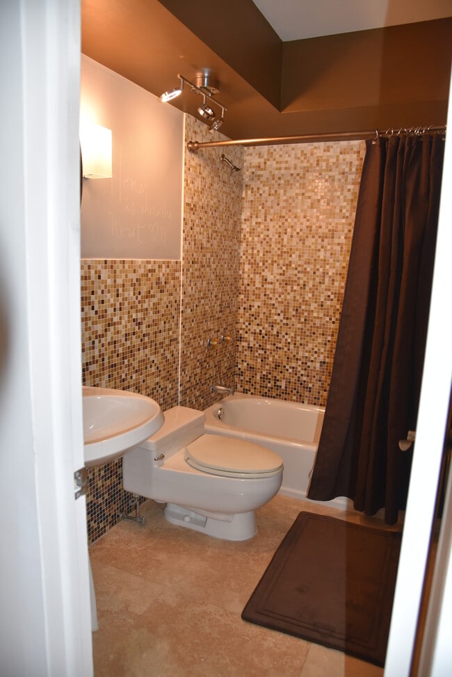 Building Photo - 15315 Loch Isle Dr W
