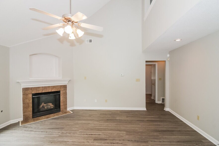 Building Photo - 1401 Carlton Ridge Dr