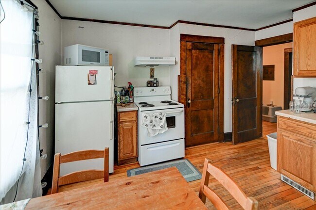 Building Photo - 416 Castle Pl
