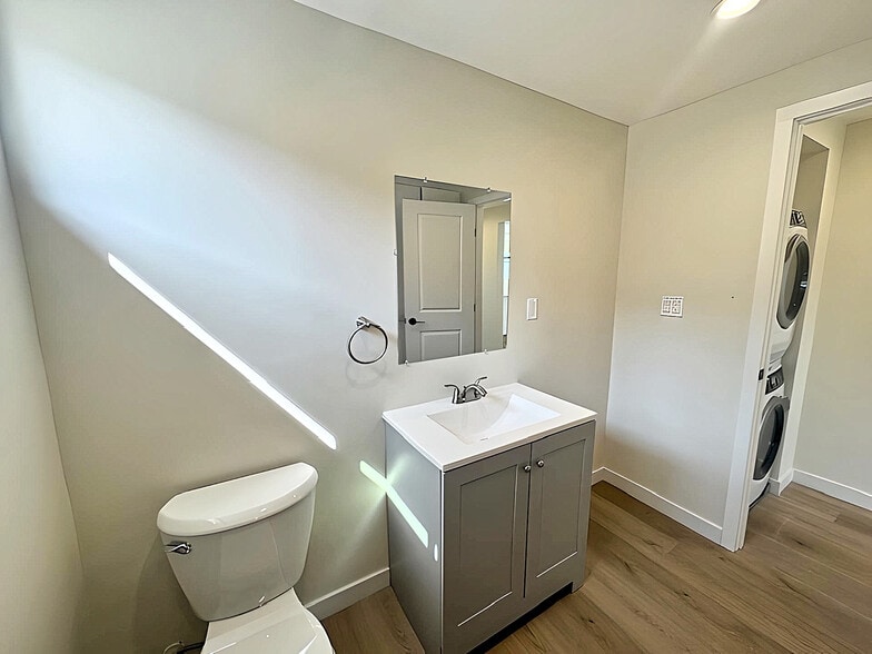 Building Photo - 1302 Amethyst St