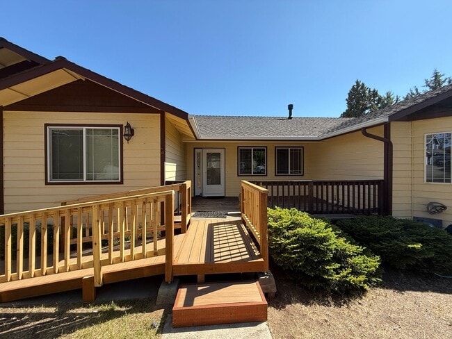 Building Photo - UPDATED BOYD ACRES HOME ON LARGER CORNER LOT!! MUST SEE!!