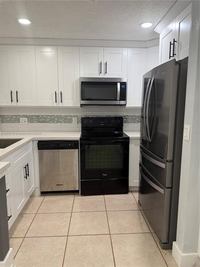 Building Photo - 3275 Coral Ridge Dr