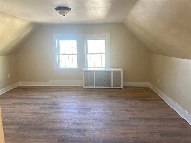 Building Photo - 1 Rena St