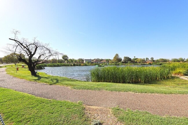 Building Photo - 407 Cinnamon Teal Loop