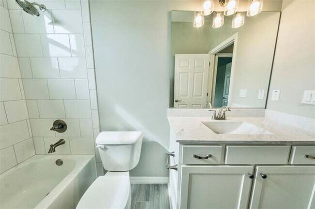 Building Photo - Executive 4/3 Rental
