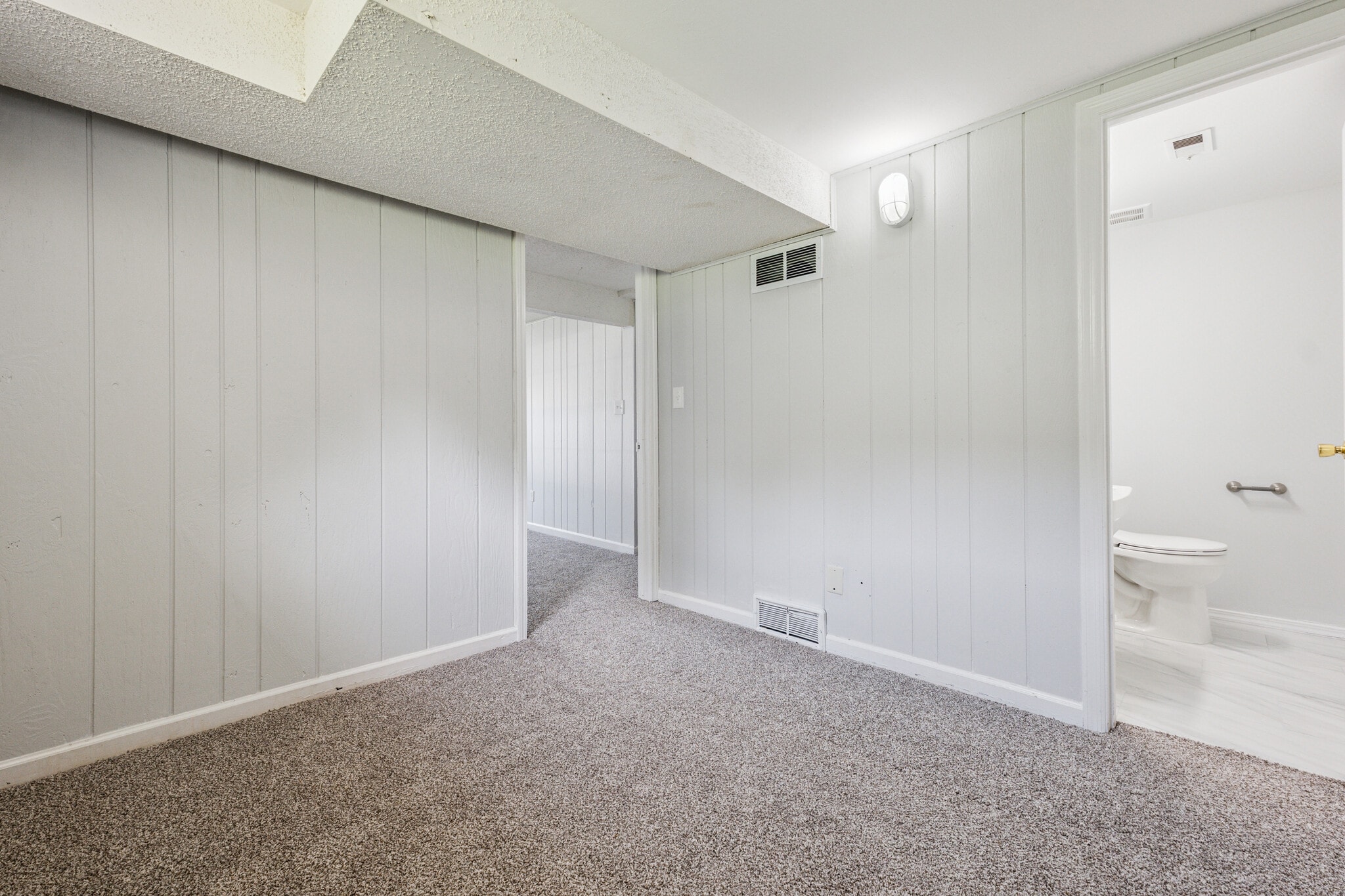 Building Photo - 16713 Bel Ray Blvd