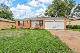 Building Photo - 3532 Hilton Dr