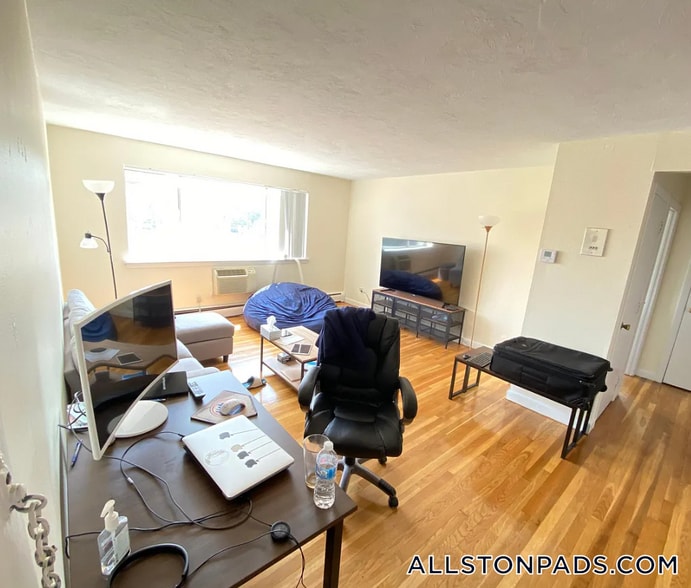 Building Photo - 75 Gardner St