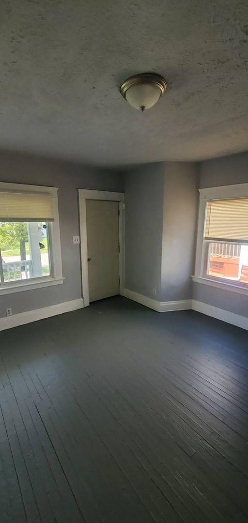 Building Photo - Charming 4-Bedroom Property in Prime Location