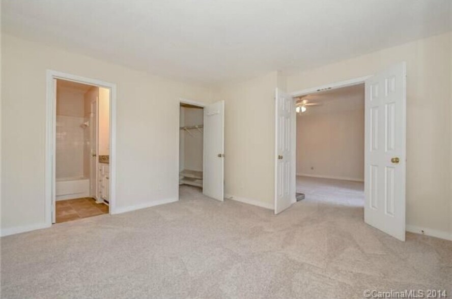 Bedroom - 300 E Park Ave