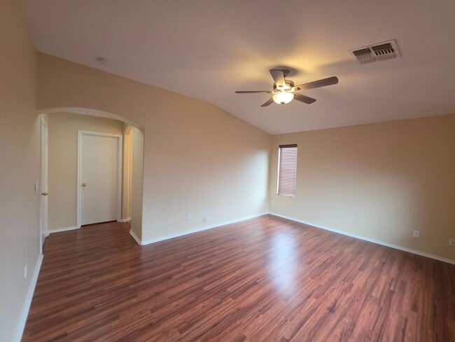 Building Photo - 7805 S 48th Ln