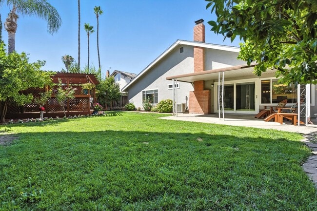 Building Photo - WILLOW GLEN - Beautifully updated with hig...