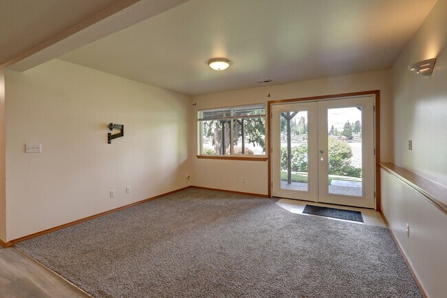 Building Photo - Private Waterfront 1-Bedroom Unit with Dock Access and Private Patio on Lake Tapps