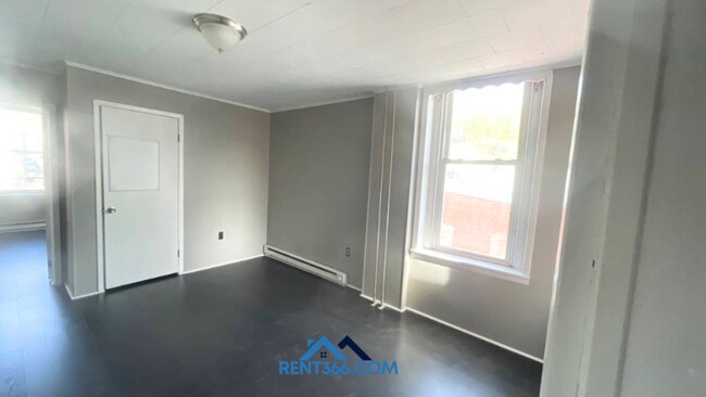 Building Photo - 101 N George St