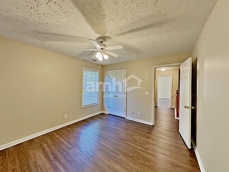 Building Photo - 117 Carl Barrett Dr