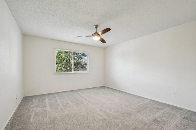 Building Photo - 9424 Singing Quail Dr