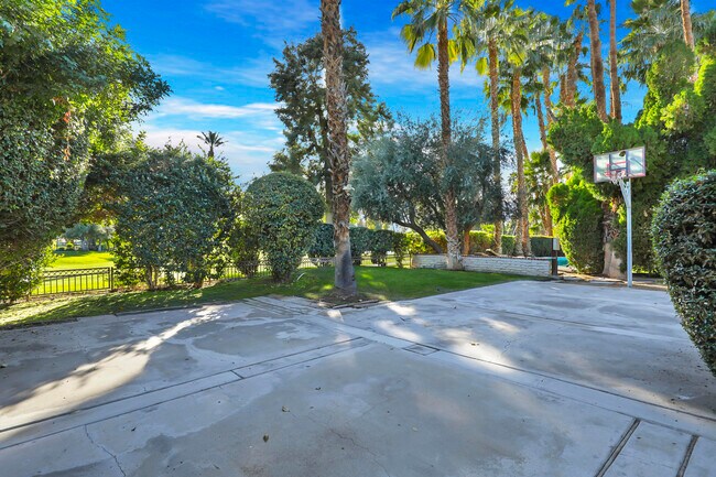 Building Photo - 261 Cordoba Way