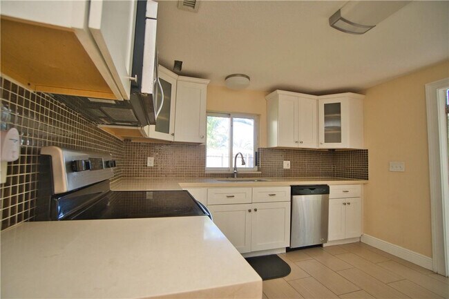 Building Photo - 412 SW 13th St