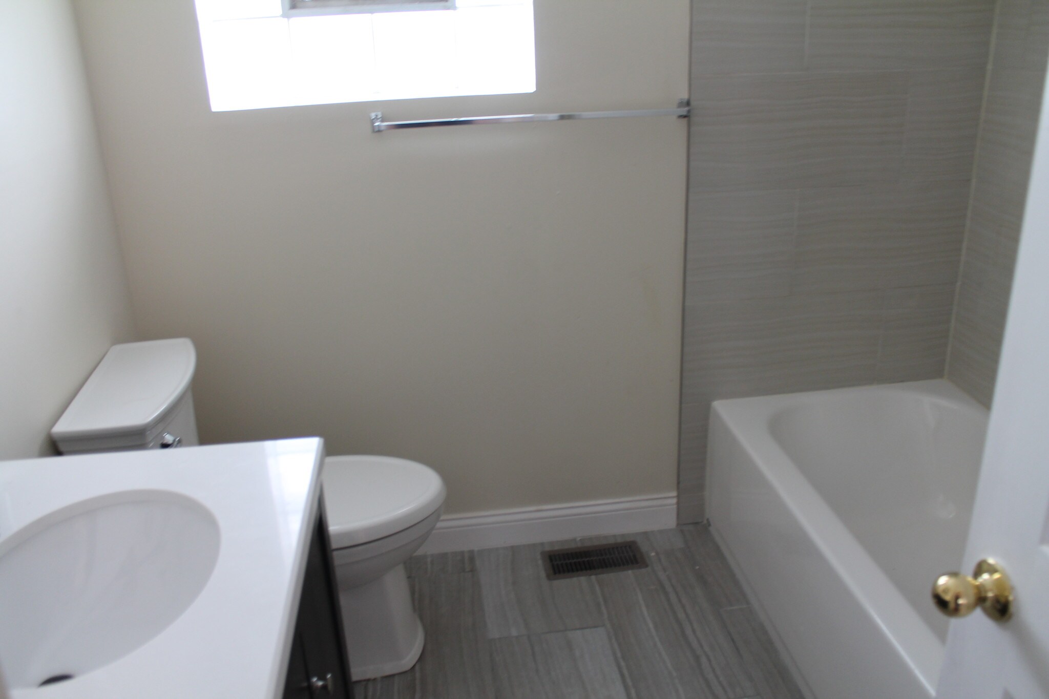 Building Photo - 18003 Greenview Terrace