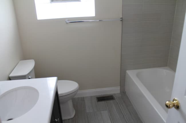 Building Photo - 18003 Greenview Terrace