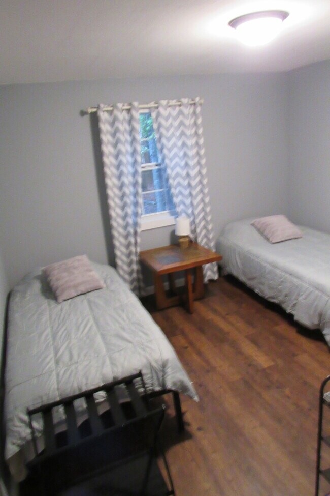 Building Photo - 57 Drowsy Ln