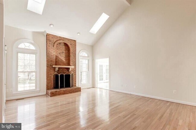 Building Photo - 14213 Floral Park Dr