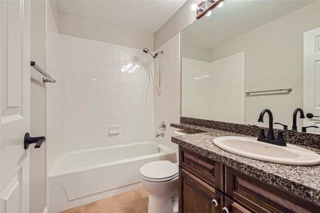 Building Photo - Evolve Real Estate: Amazing 4 Bdr/4 Bath +...