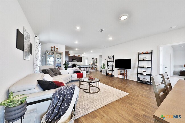 Building Photo - 801 Cinnamon Teal