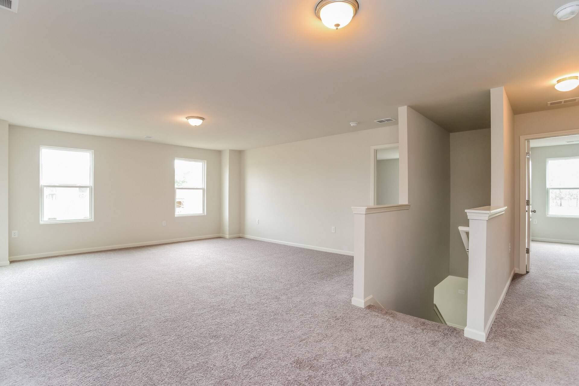Building Photo - 4037 Lake Russell Dr