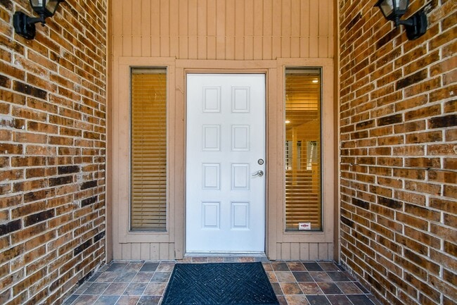 Building Photo - 9625 Bayou Brook St