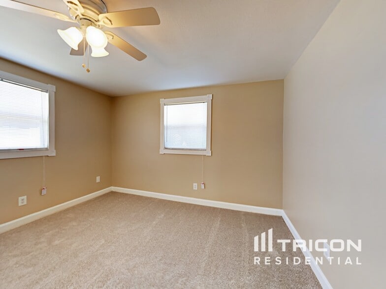 Building Photo - 8589 Lantana Dr