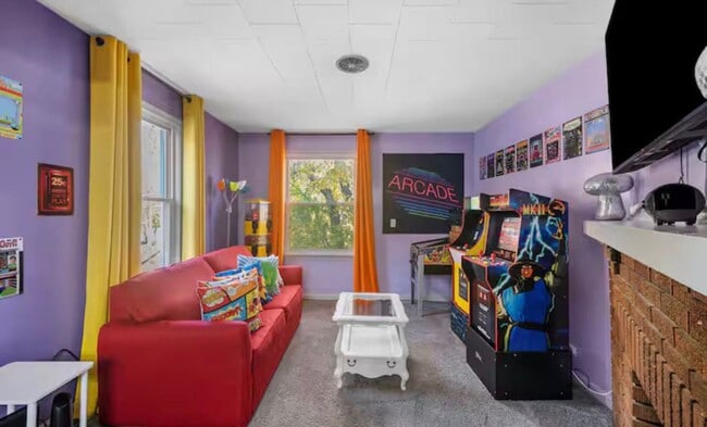 Building Photo - 9519 Preston Ave