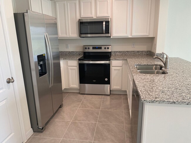 Building Photo - 3 Bedroom 2.5 Bath Townhouse in Harmony We...