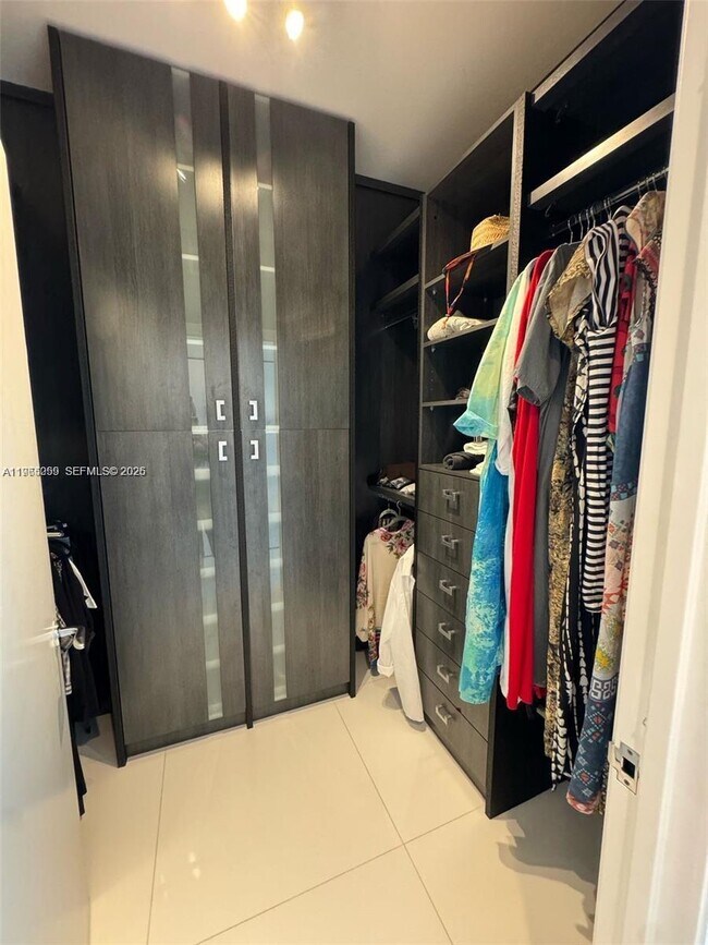 Building Photo - 17121 Collins Ave