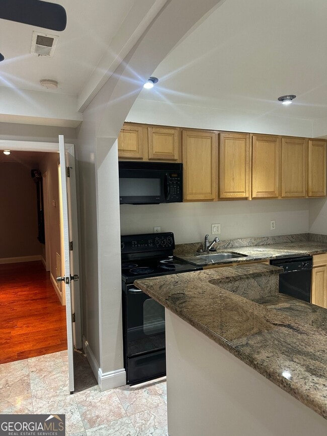 Building Photo - 711 Pine Grove Cir