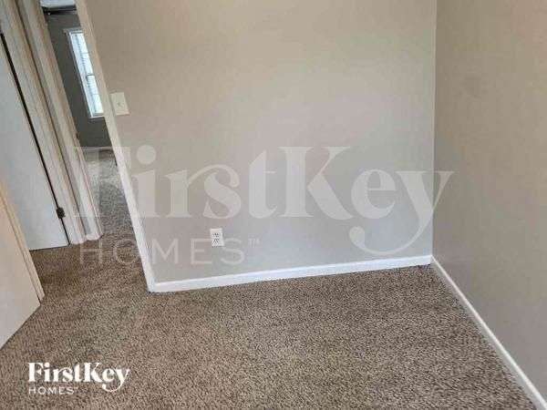 Building Photo - 5195 Suggs St