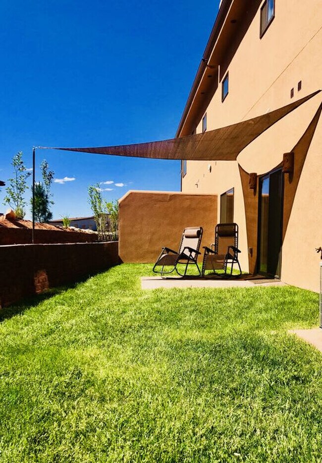 Building Photo - 3374 S Village Loop