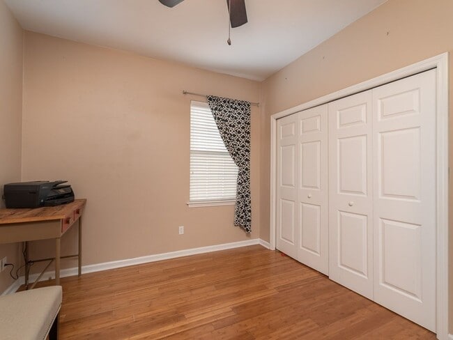 Building Photo - Beautiful 3 bedroom town home for rent Aug...