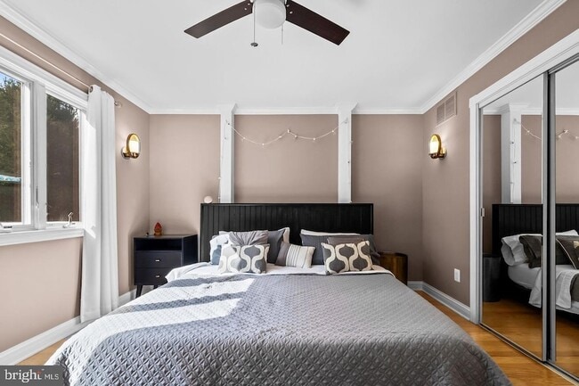 Building Photo - 6 Hounds Hollow Ct