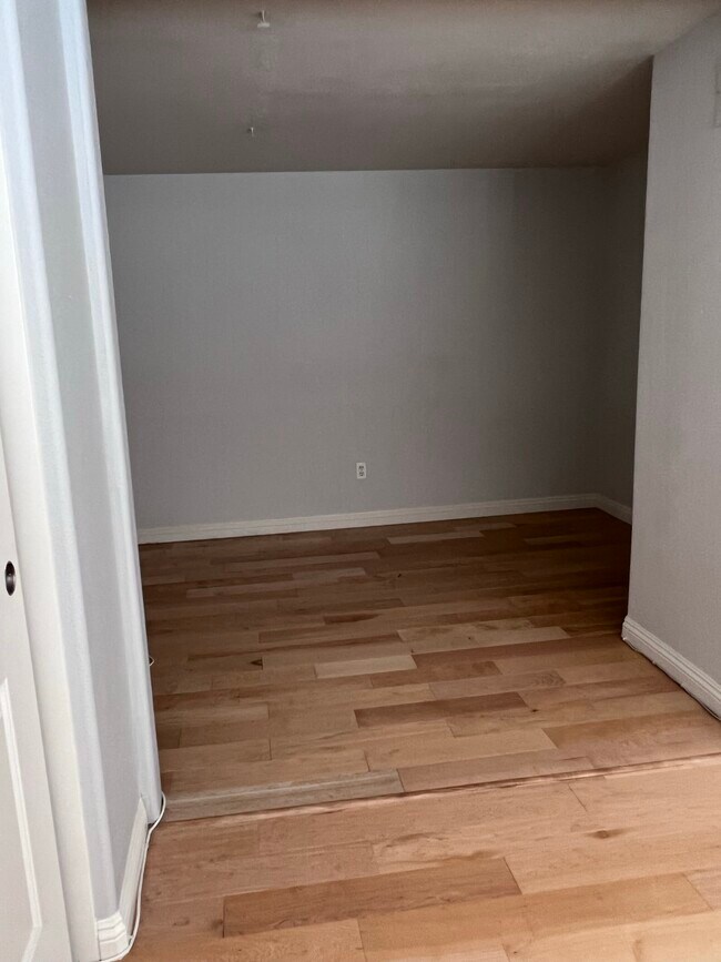 Building Photo - 360 W Avenue 26