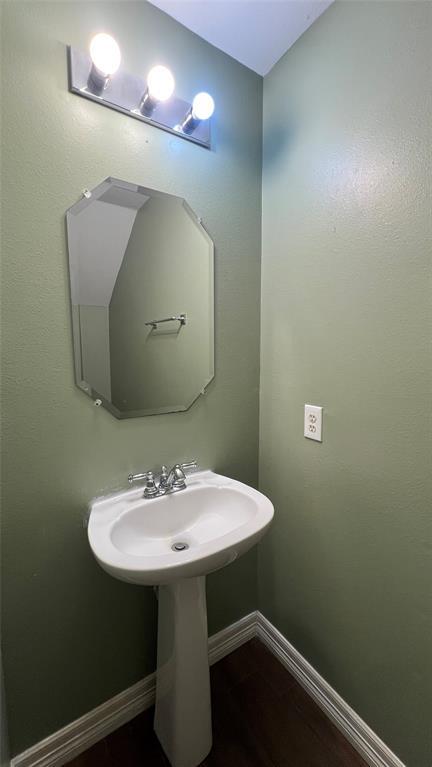 Building Photo - 1810 Manor Cir