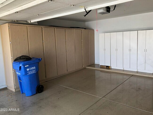 Building Photo - 6527 N 13th Dr