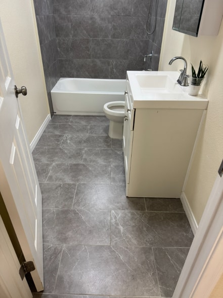 Building Photo - 2918 Beverly Blvd