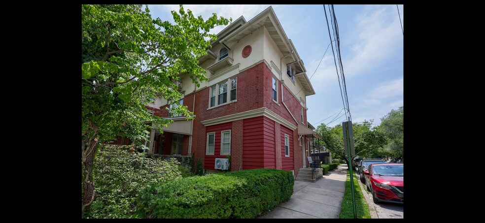 Building Photo - 146 E Clay St