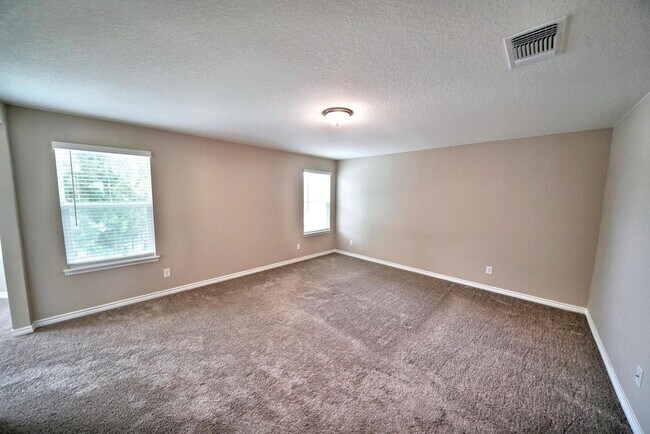Building Photo - Beautiful 3-Bedroom Home with Flex Space i...
