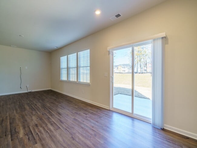 Building Photo - Brand New 5 Bedroom 3 full baths in Steele...